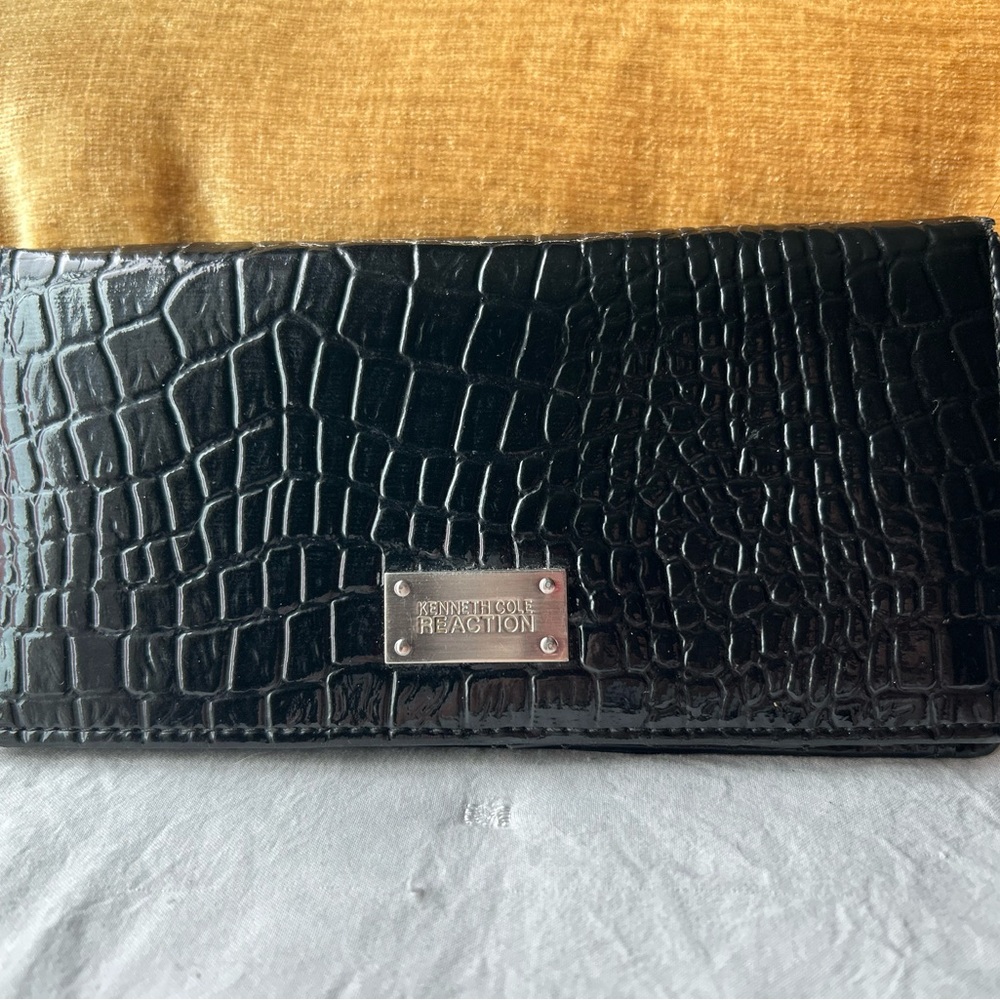 Kenneth Cole Reaction Black Embossed Wallet